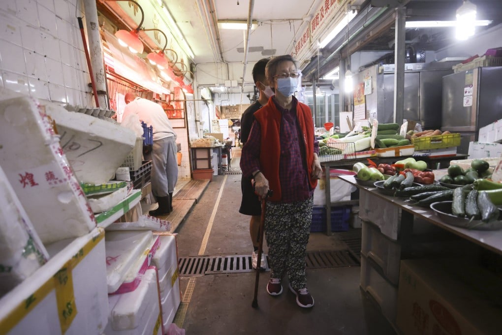 A residents shops at a wet market at Lai King Estate in Lai King. Photo: Jonathan Wong