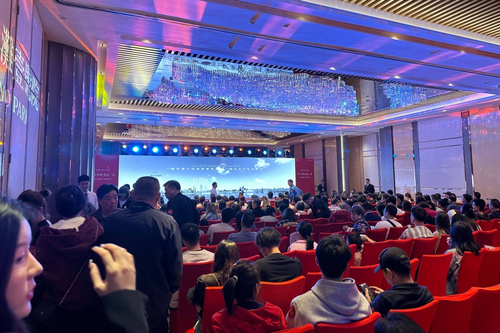 Sunac China Holdings’ sales office in Shanghai is packed with prospective buyers who have registered for units in the second phase of the One Sino Park. Photo: Xie Yuke