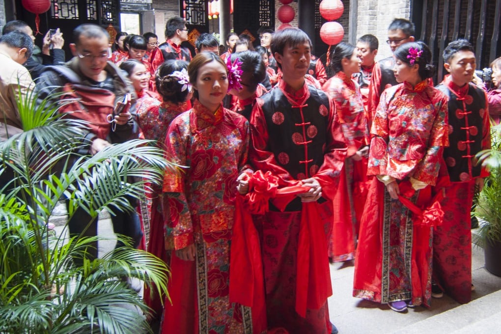 A collective wedding ceremony held Foshan, China, in 2014. We find out who conducts the pre-wedding hair-combing ceremony, how to play door games on the big day and the role a red umbrella plays. Photo: Shutterstock