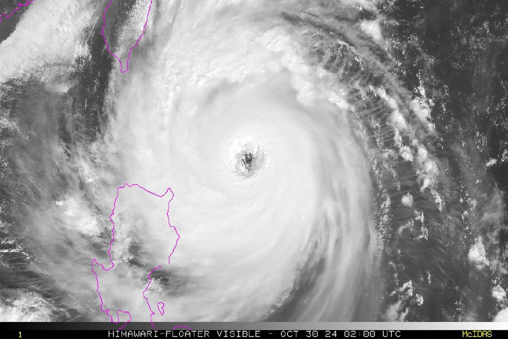 Super Typhoon Kongrey airlines in Hong Kong cancel at least 24