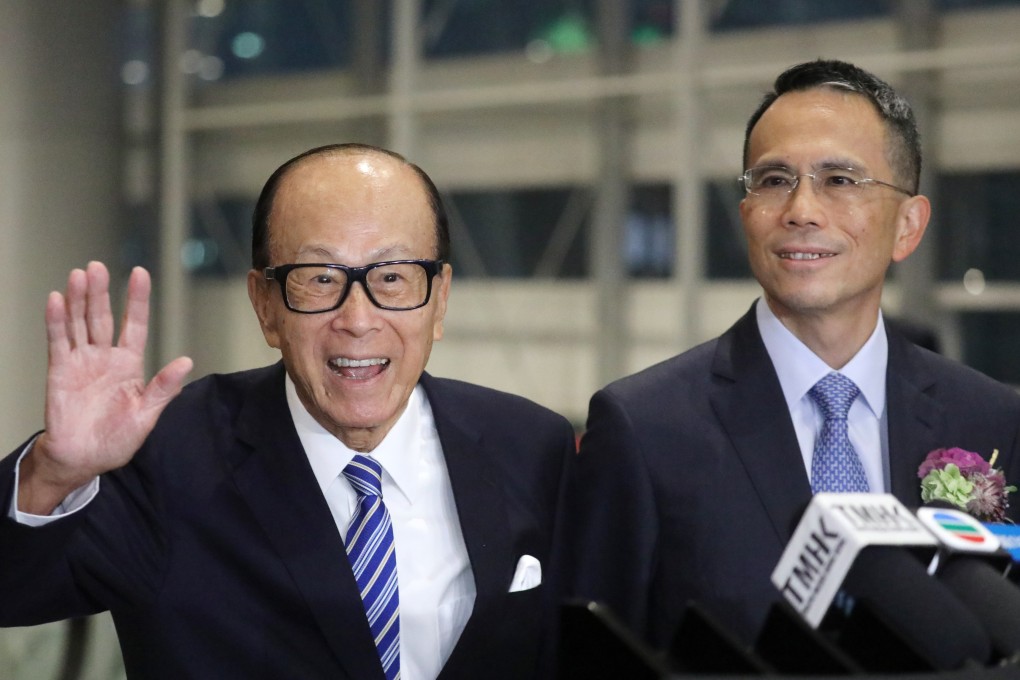 Li Ka-shing, left, with son Victor Li Tzar-kuoi. Photo: Dickson Lee