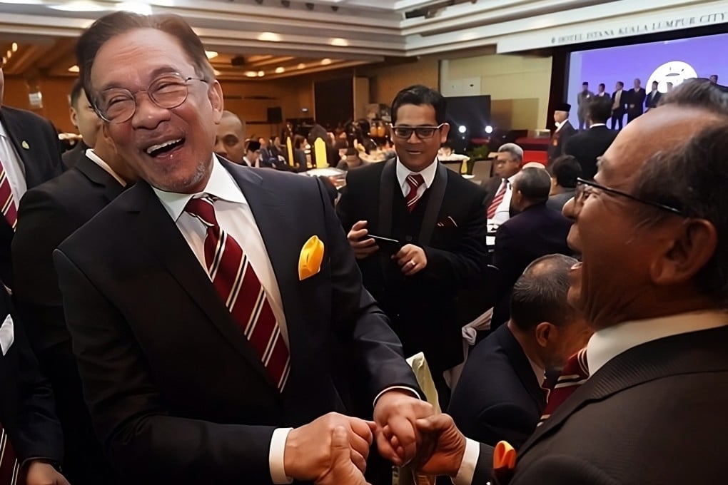 Anwar Ibrahim shares a light moment with a fellow Malay College Kuala Kangsar alumnus at the annual meeting of the Malay College Old Boys Association in 2019. Photo: X/AnwarIbrahim