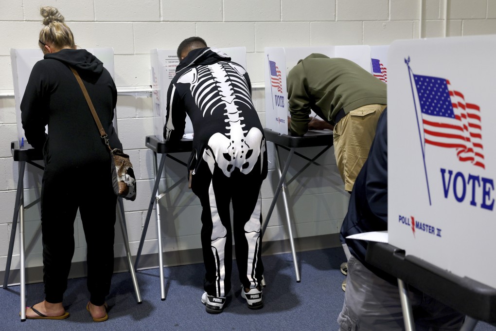 People vote early at the St. Charles County Election Authority in St. Charles, Missouri, on Halloween on October 31. Photo: AP