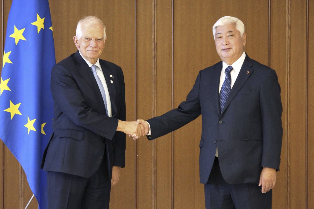 Japanese Defence Minister Gen Nakatani, right, shakes hands with EU foreign policy chief Josep Borrell in Tokyo on Friday. Photo: Kyodo News via AP
