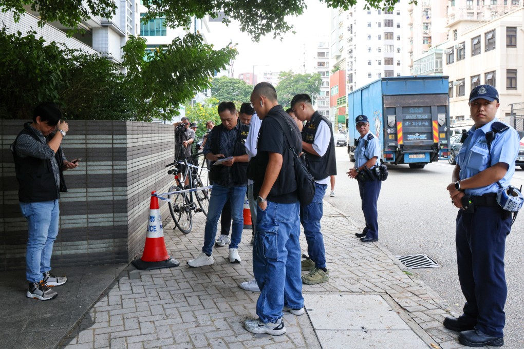 Police officers investigate outside Kowloon City Court. Photo: Jelly Tse