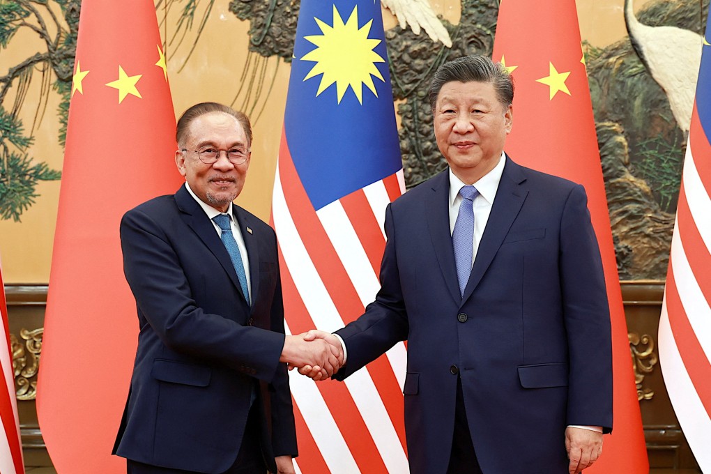 Chinese President Xi Jinping with Malaysian Prime Minister Anwar Ibrahim in Beijing on Thursday. Photo: via Reuters