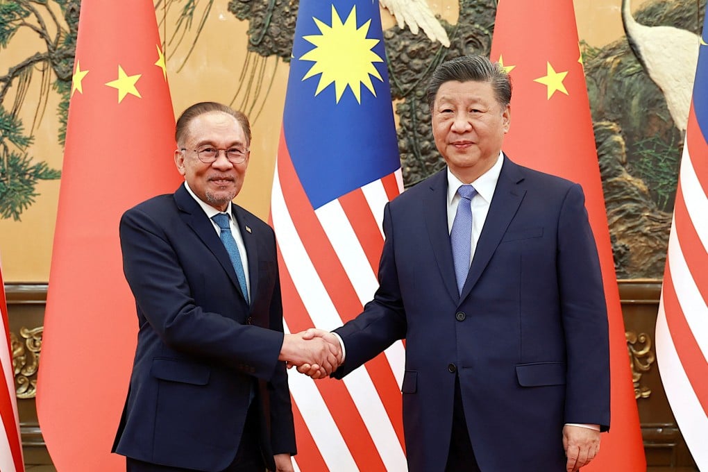 Chinese President Xi Jinping with Malaysian Prime Minister Anwar Ibrahim in Beijing on Thursday. Photo: via Reuters