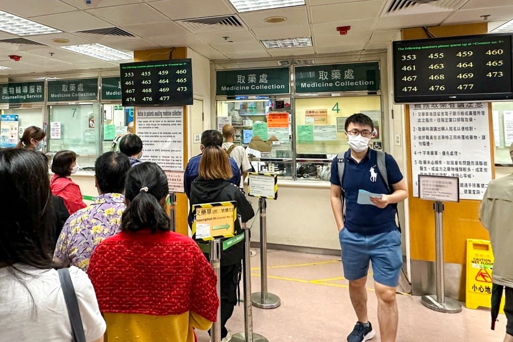 Patients wait in line at the pharmacy at Queen Elizabeth Hospital in Yau Ma Tei. Photo: Jelly Tse