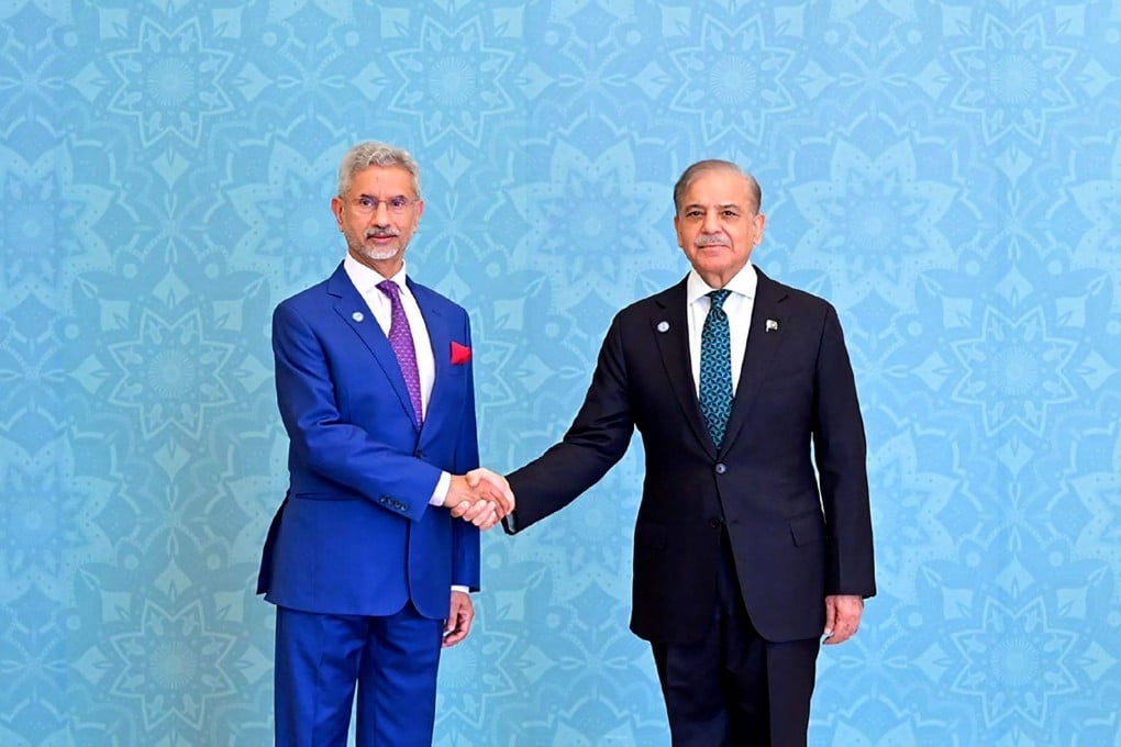 Pakistan’s Prime Minister Shehbaz Sharif (right) shakes hands with India’s Foreign Minister Subrahmanyam Jaishankar during the Shanghai Cooperation Organisation summit in Islamabad last month. Photo: Pakistan’s Press Information Department / AFP