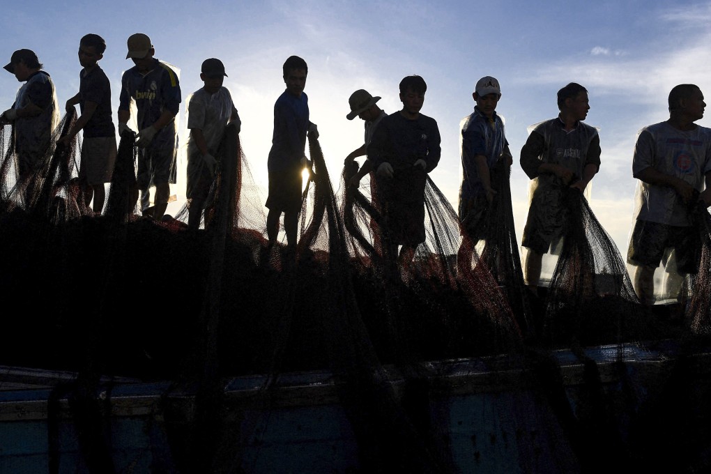 Fishermen pulling their net on Vietnam’s offshore Ly Son island close to the disputed Paracel archipelago in the South China Sea. Photo: AFP