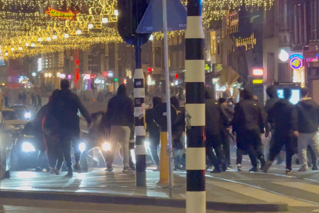 Israeli football supporters and Dutch youth clash near Amsterdam Central station. Photo: X/iAnnet/via Reuters
