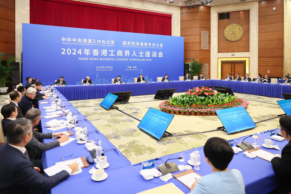 Xia Baolong, director of the Hong Kong and Macau Affairs Office, meets business leaders in Shenzhen on Friday. Photo: Handout
