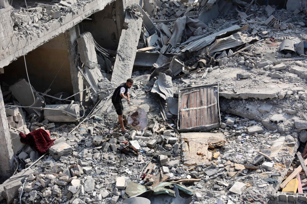 A Palestinian man searches amid the rubble of a house levelled in an Israeli strike in Jabalia in the northern Gaza Strip on November 10, 2024. Photo: AFP