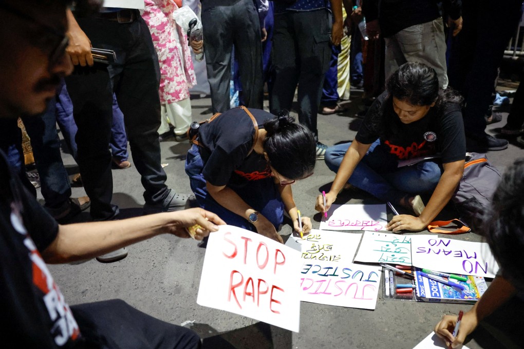 People make posters during a protest condemning the rape and murder of a trainee medic at a government-run hospital in Kolkata. Photo: Reuters
