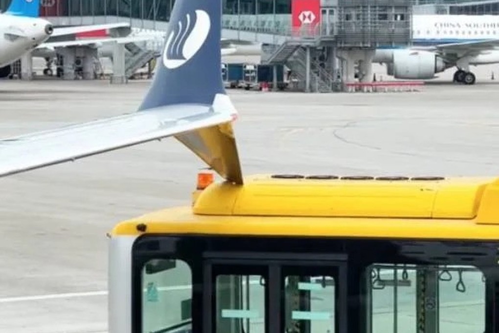 A still from the video uploaded to Douyin that shows the bus colliding into the wingtip of a Shandong Airlines aircraft at the weekend. Photo: Douyin