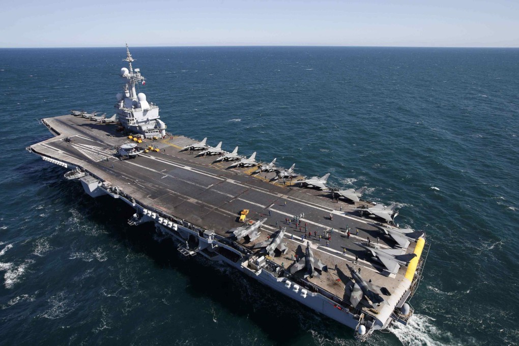 フランスの空母シャルル・ド・ゴールにラファールとシュペル・エタンダールの戦闘機が搭乗している。写真：ロイター