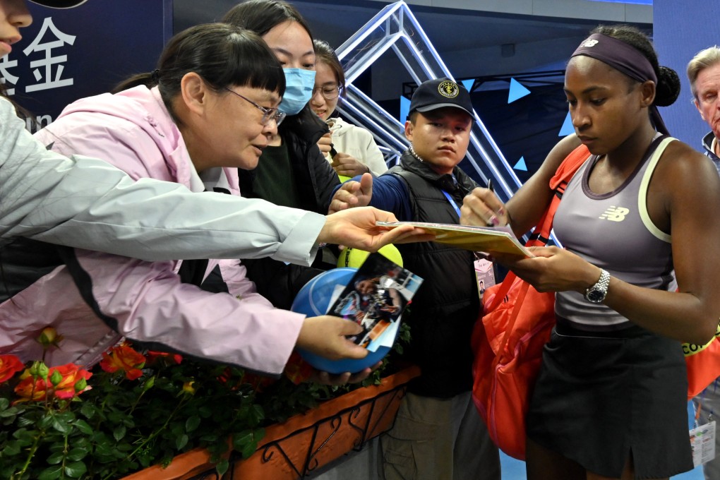 Tennis player Coco Gauff gives her autograph to fans at the China Open tennis tournament in Beijing in 2024. An autograph hunter blames selfies and social media for declining interest in collecting autographs. Photo: AFP