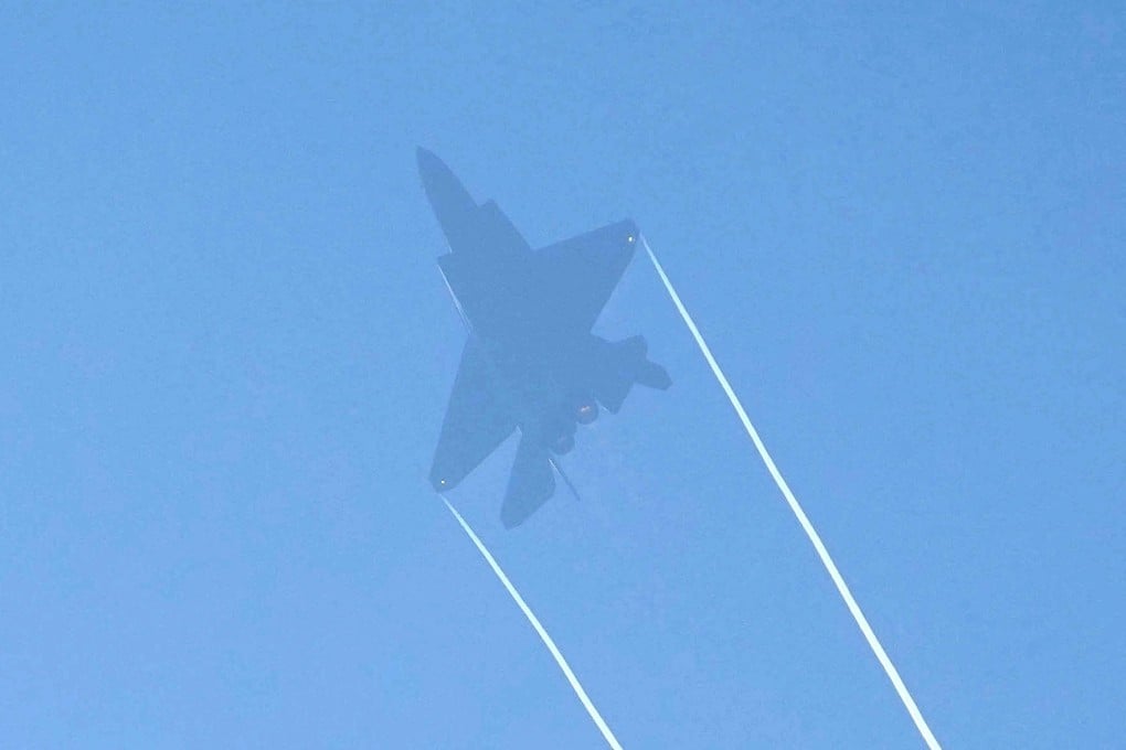 Ae J-35A stealth fighter is put through its paces at the Zhuhai air show on Tuesday. Photo: Kyodo