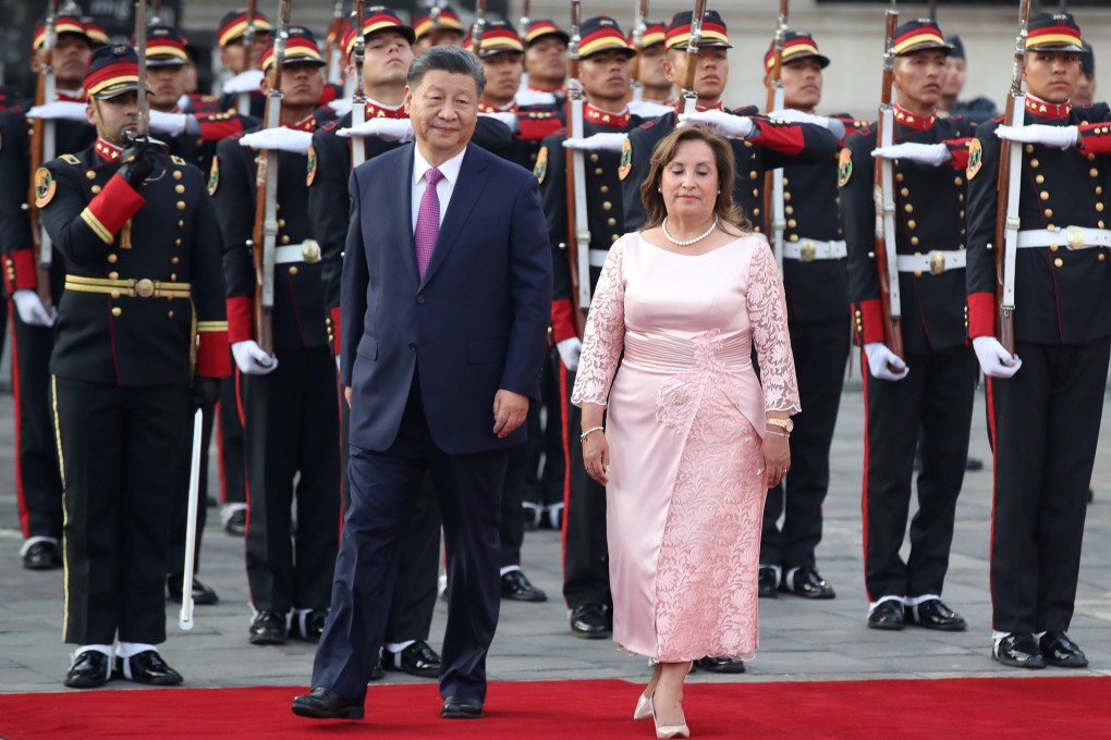 President of Peru Dina Boluarte (right), receives the President of China Xi Jinping in Lima, Peru on November 14, 2024. Photo: EPA-EFE