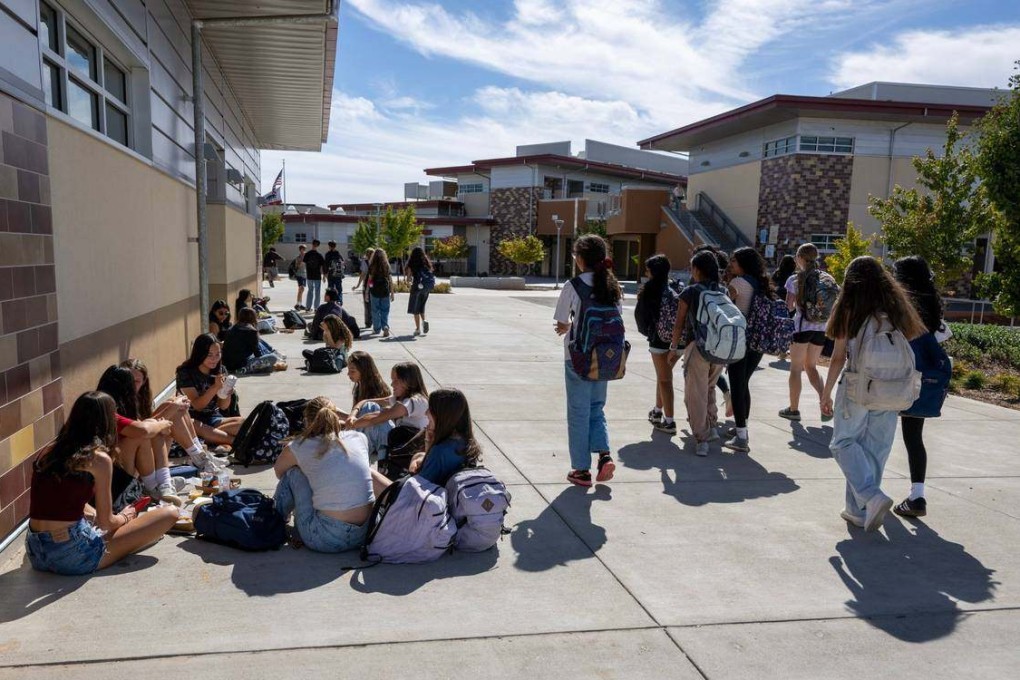Students socialise during lunch at Sutter Middle School in Folsom, California, on October 15. The school has banned mobile phones during school hours, including lunch, since 2022. Photo: TNS