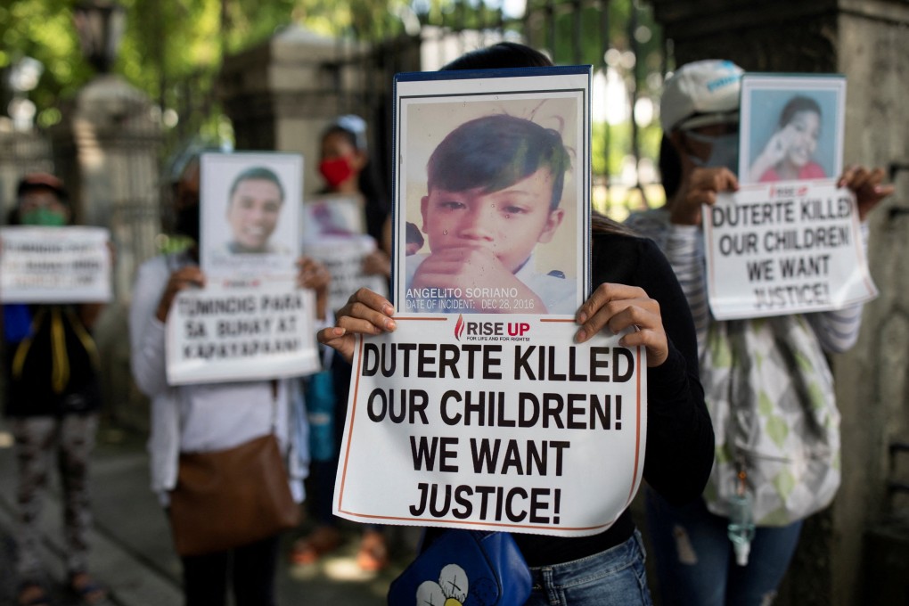 Relatives of drug war victims hold photographs of their slain loved ones with placards calling for justice, during a protest to commemorate President Rodrigo Duterte’s final year in office, in Manila, Philippines on June 30, 2021. Photo: Reuters