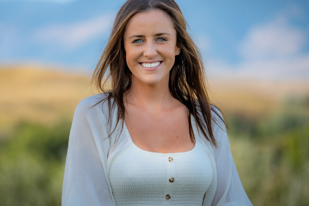 Kate Gladdin, whose grief at the death of her older sister in an accident taught her resilience, shares what she learned in a podcast and a new book, including her “3 Rs for resilience” strategy. Photo: Cooper Photo Co