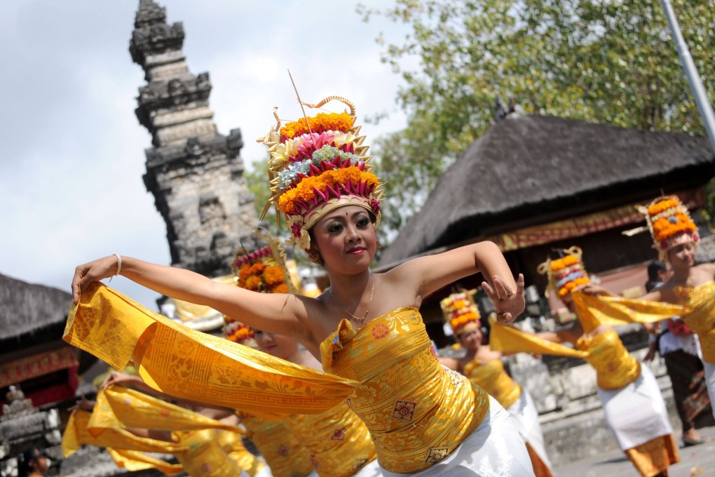 Balinese women perform a dance at a temple on Serangan island in Denpasar, Bali. Photo: AFP