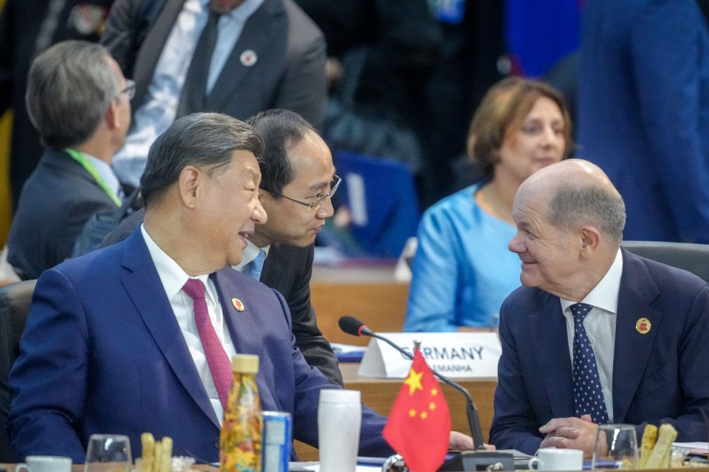 In Brazil, China’s President Xi Jinping, left,  speaks to German Chancellor Olaf Scholz at the G20 summit. Photo: dpa