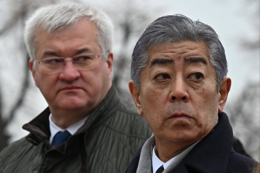 Japan’s Foreign Minister Takeshi Iwaya (right) with his Ukrainian counterpart Andrii Sybiha in Kyiv on November 16. Photo: AFP