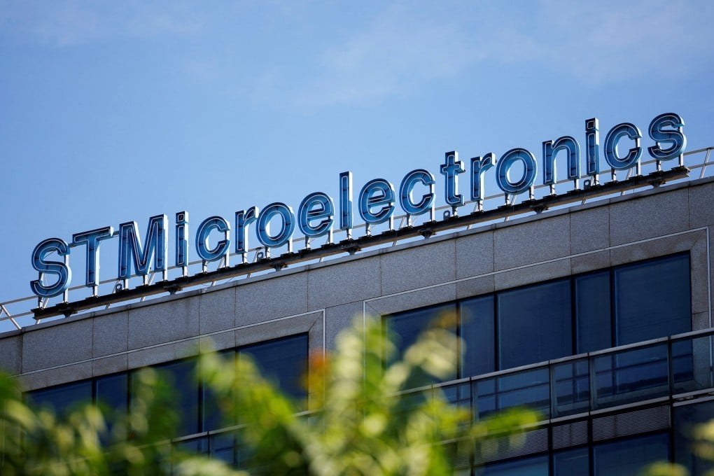 The logo of STMicroelectronics is seen outside the company building in Montrouge, near Paris, France, July 12, 2022. Photo: Reuters