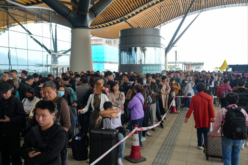 Long queues formed at the Hong Kong port. of the mega bridge while cross-border services were suspended. Photo:  Sam Tsang