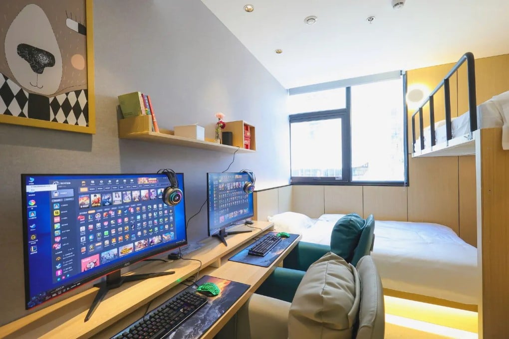 A room at the Jinnang E-Sports Pan-Entertainment Hotel in Shenzhen. In China, hotels like this target gamers who check in to play video games all day and night. Photo: Jinnang E-Sports Pan-Entertainment Hotel