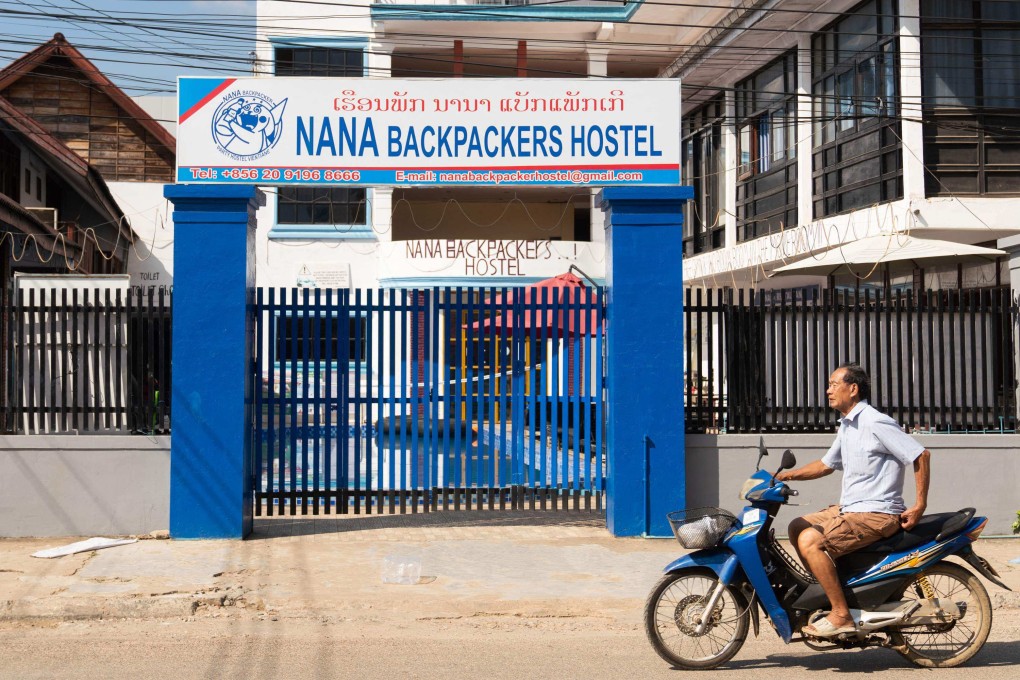 A motorcyclist passes the Nana Backpackers Hostel in Vang Vieng/ Photo: AFP