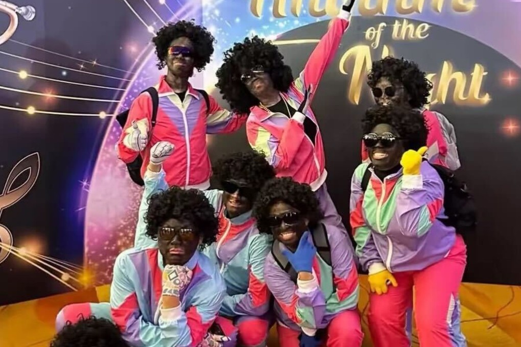 Eight persons attended a company event wearing afro wigs and black-painted faces. Photo: summer88959/TikTok