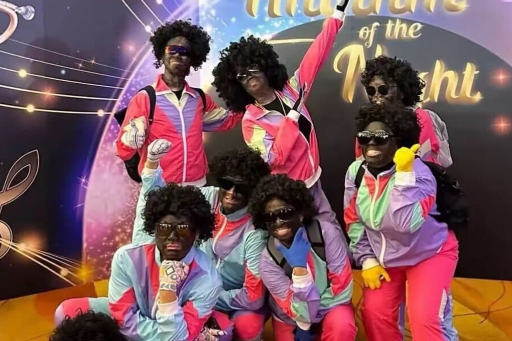 Eight persons attended a company event wearing afro wigs and black-painted faces. Photo: summer88959/TikTok