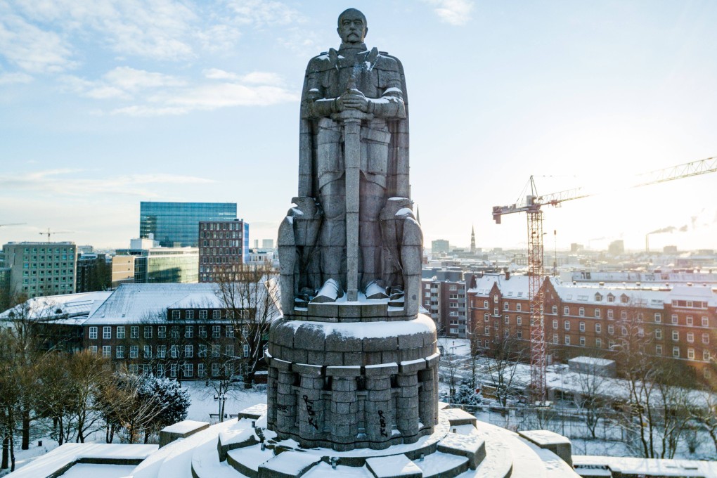 Snow covers the paths, streets and the Bismarck monument in Hamburg, Germany on February 26, 2018. Photo: AFP