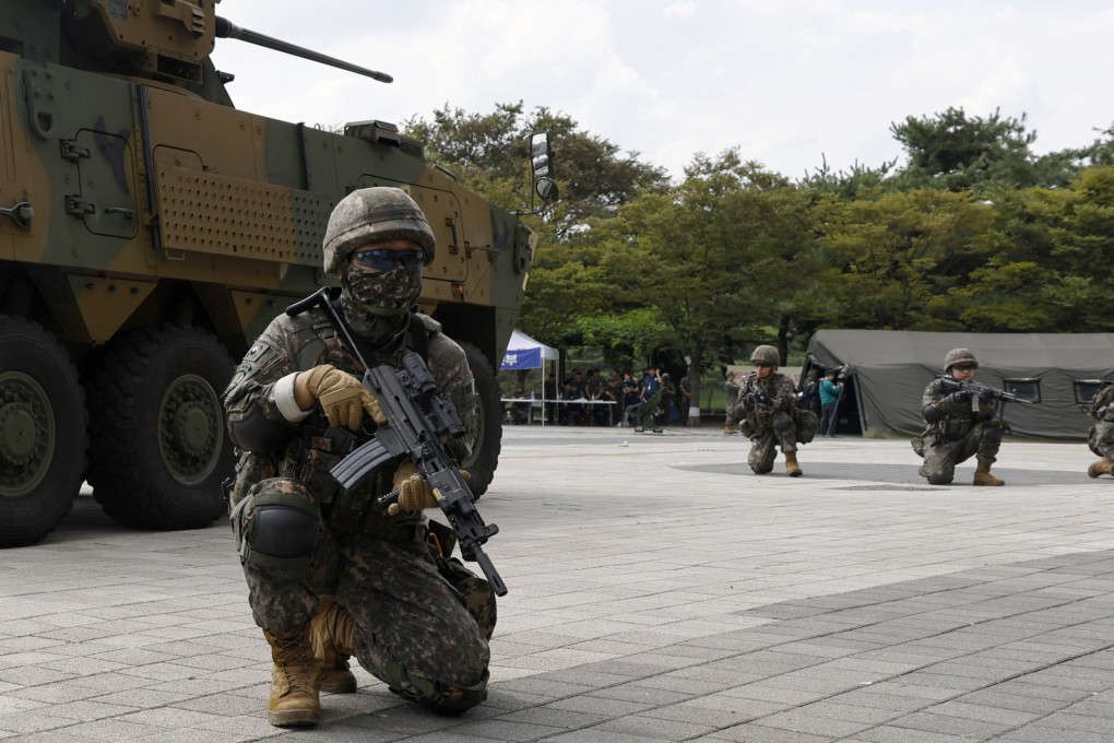 South Korean soldiers take part in a military drill in Seoul. In South Korea, all able-bodied men between the ages of 18 and 35 are expected to serve at least 18 months. Photo: EPA-EFE
