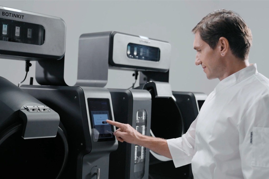 Botinkit’s Omni allows the operator to choose a recipe and follow the steps shown on the touch screen to complete the dish.  Photo: Handout