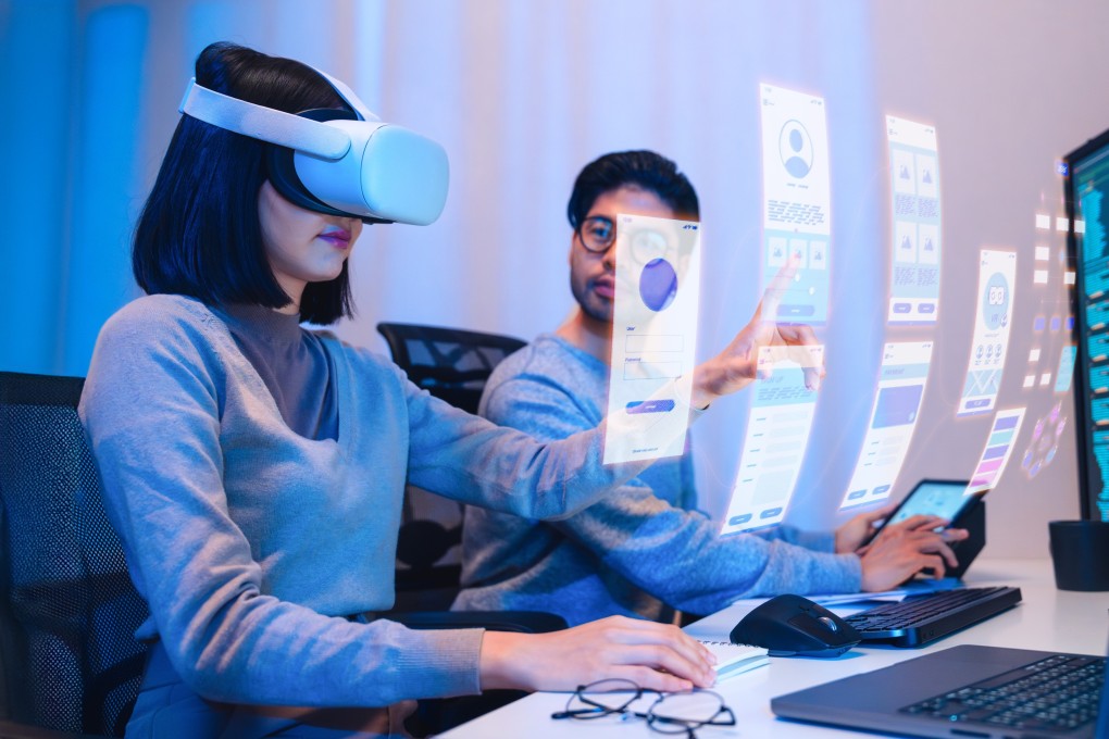 A woman wears a virtual reality headset. VR headsets are widespread among gamers but can also be used to learn. A VR researcher and an education expert talk about the technology’s potential. Photo: Shutterstock