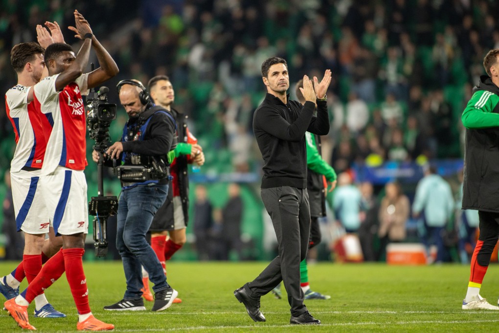 Arsenal manager Mikel Arteta (middle) thanks the fans after their away UEFA Champions League win over Sporting Lisbon on Tuesday. Photo: dpa