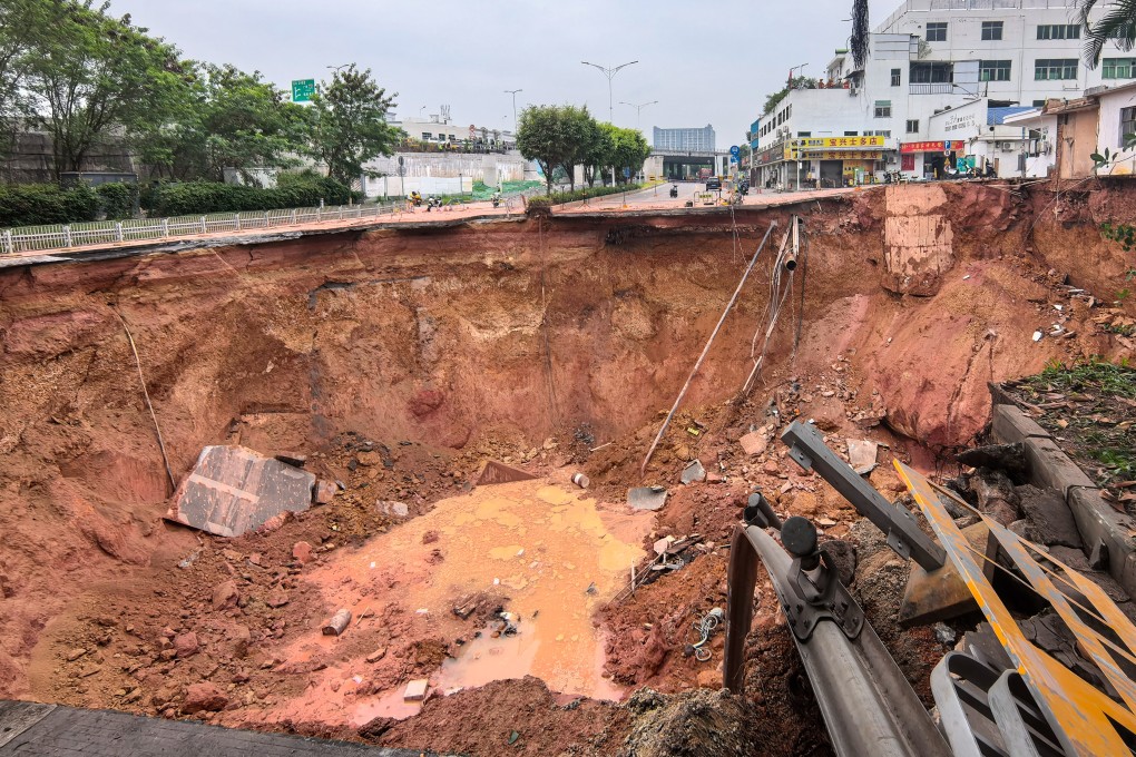 The collapsed ground at a Shenzhen building site where 13 workers went missing. Photo: Xinhua