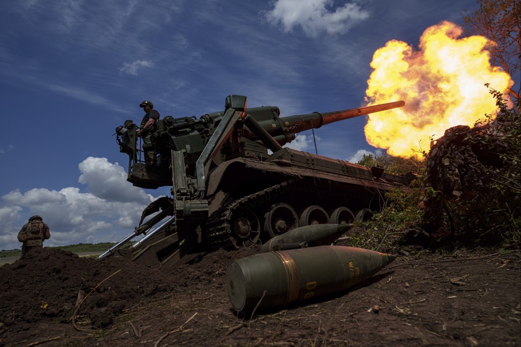 Ukrainian soldiers fire at Russian targets in Donetsk, Ukraine, on June 24. Photo: AP