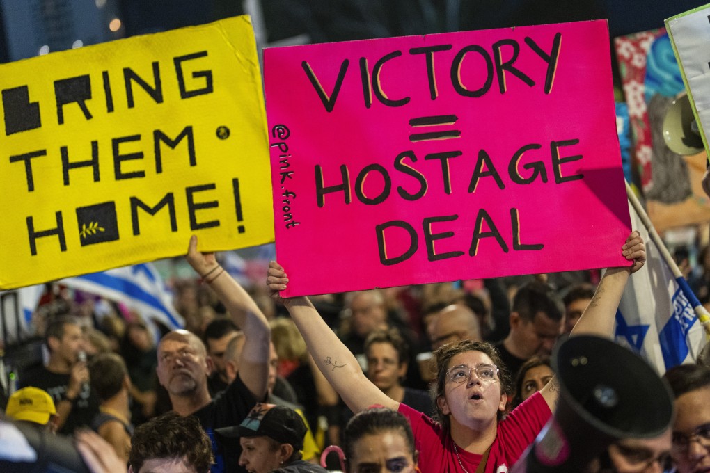 People shout slogans during a protest against Prime Minister Benjamin Netanyahu’s government and a call for the release of hostages held in the Gaza Strip by the Hamas militant group, in Tel Aviv, Israel, on November 16. Photo: AP