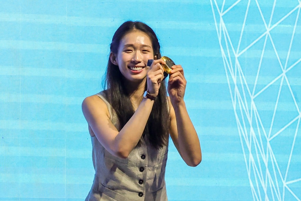 Vivian Kong shows off the fencing gold medal she won in dramatic circumstances at the Paris Olympics. Photo: Dickson Lee