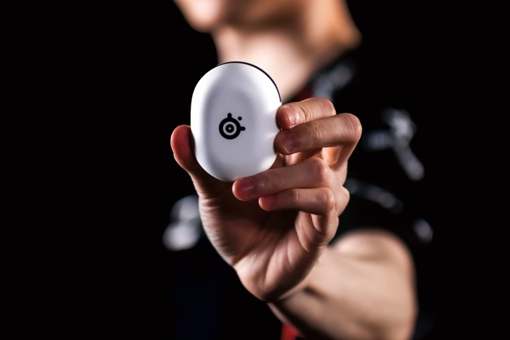 The SteelSeries Arctis GameBuds, which feature impressive battery life, active noise cancellation and robust software, can be used with both gaming machines and smartphones. Photo: SteelSeries