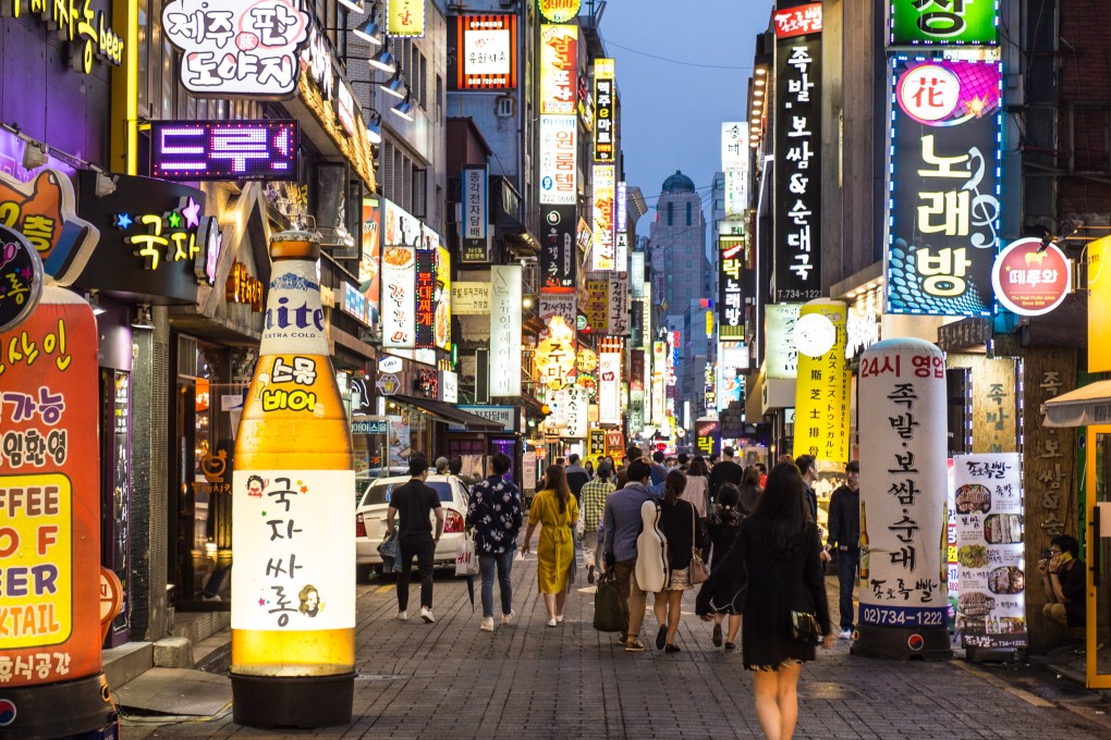 People wander in the busy streets of Seoul’s Insadong entertainment district in South Korea. Photo: Shutterstock