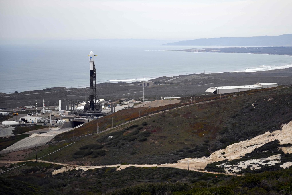 A SpaceX Falcon 9 rocket stands on a launch pad at the Vandenberg Space Force Base in Lompoc, California, in December 2022. Photo: AFP
