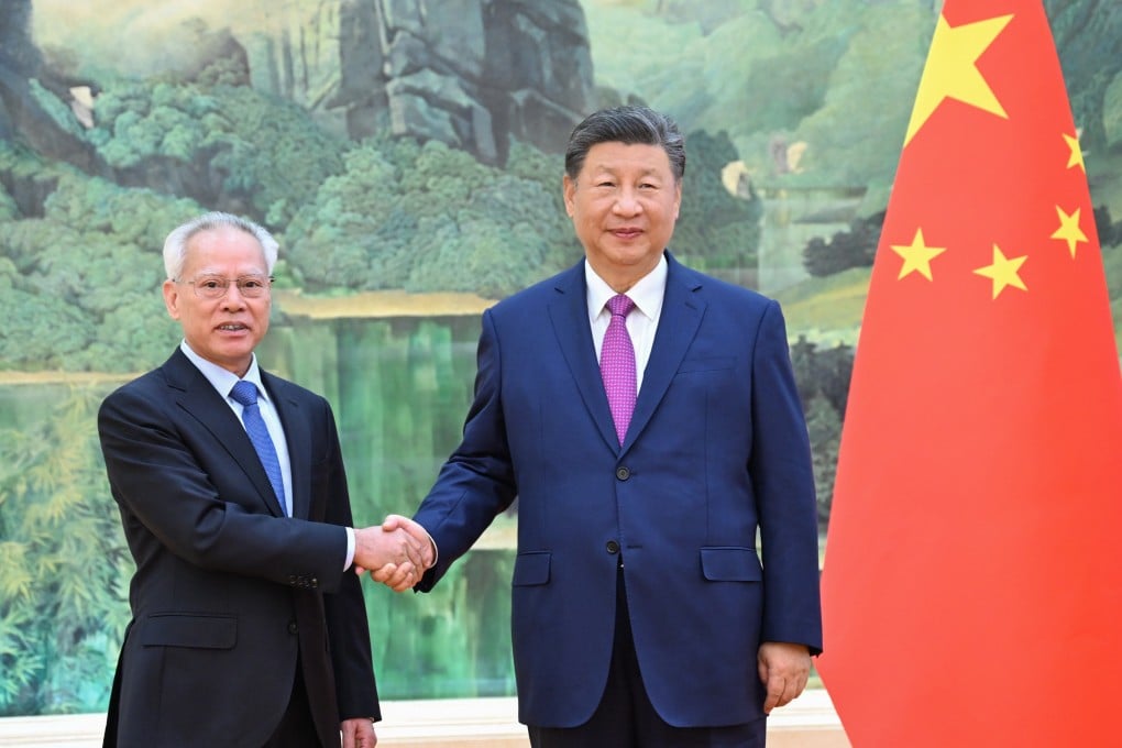 Macau chief executive-elect Sam Hou-fai with Chinese President Xi Jinping. Photo: Xinhua
