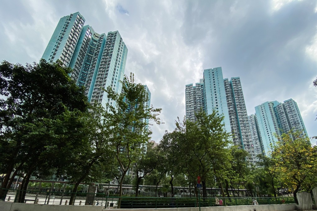 The fire broke out in a flat at King Shing Court in Fanling on Monday afternoon. Photo: Handout