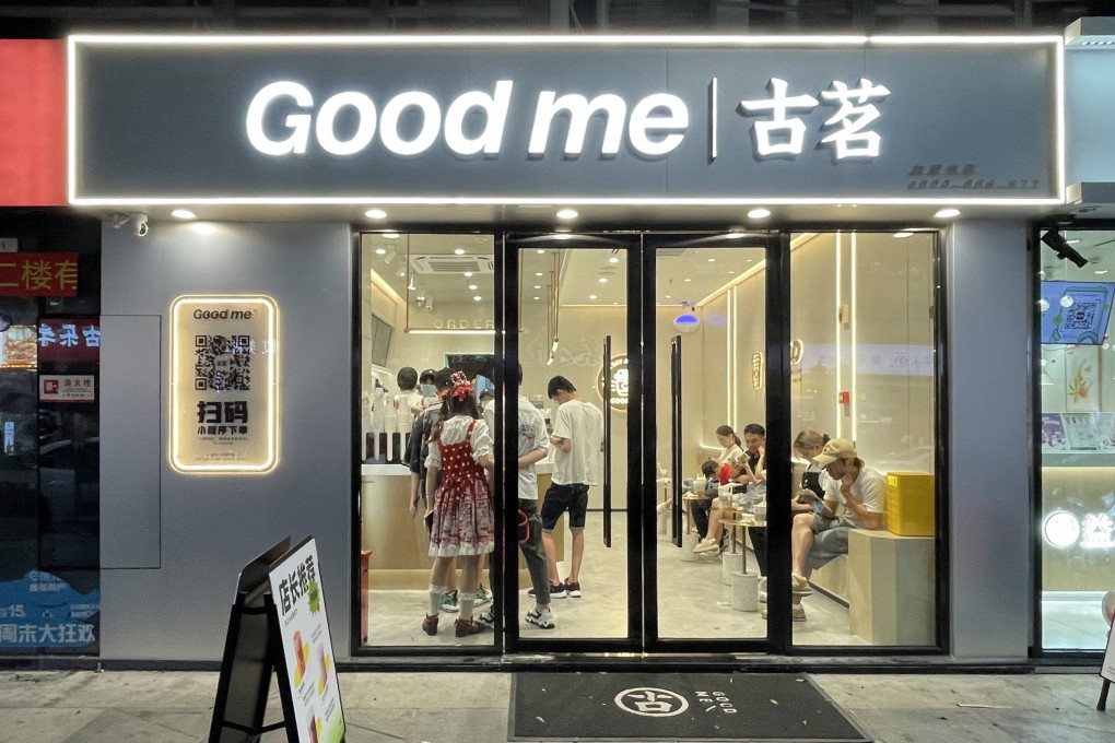Customers wait for their orders at a Guming (Good Me) store on August 14, 2021 in Fuzhou, Fujian province. Photo: Getty Images